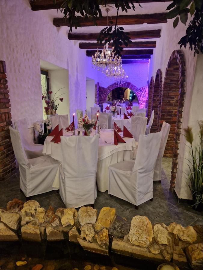Hotel&Restaurant Bei Baki Sehnde Bagian luar foto