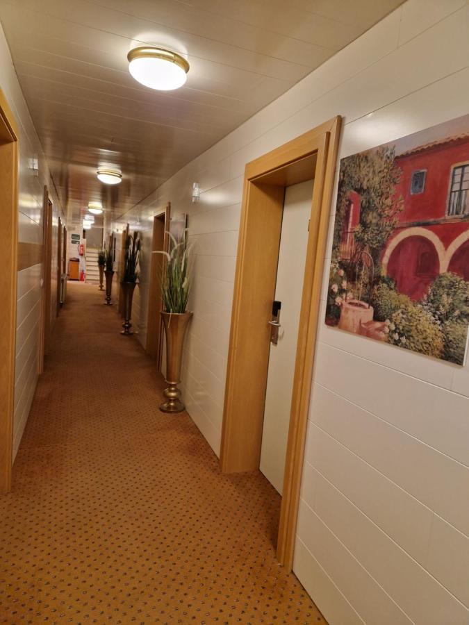 Hotel&Restaurant Bei Baki Sehnde Bagian luar foto